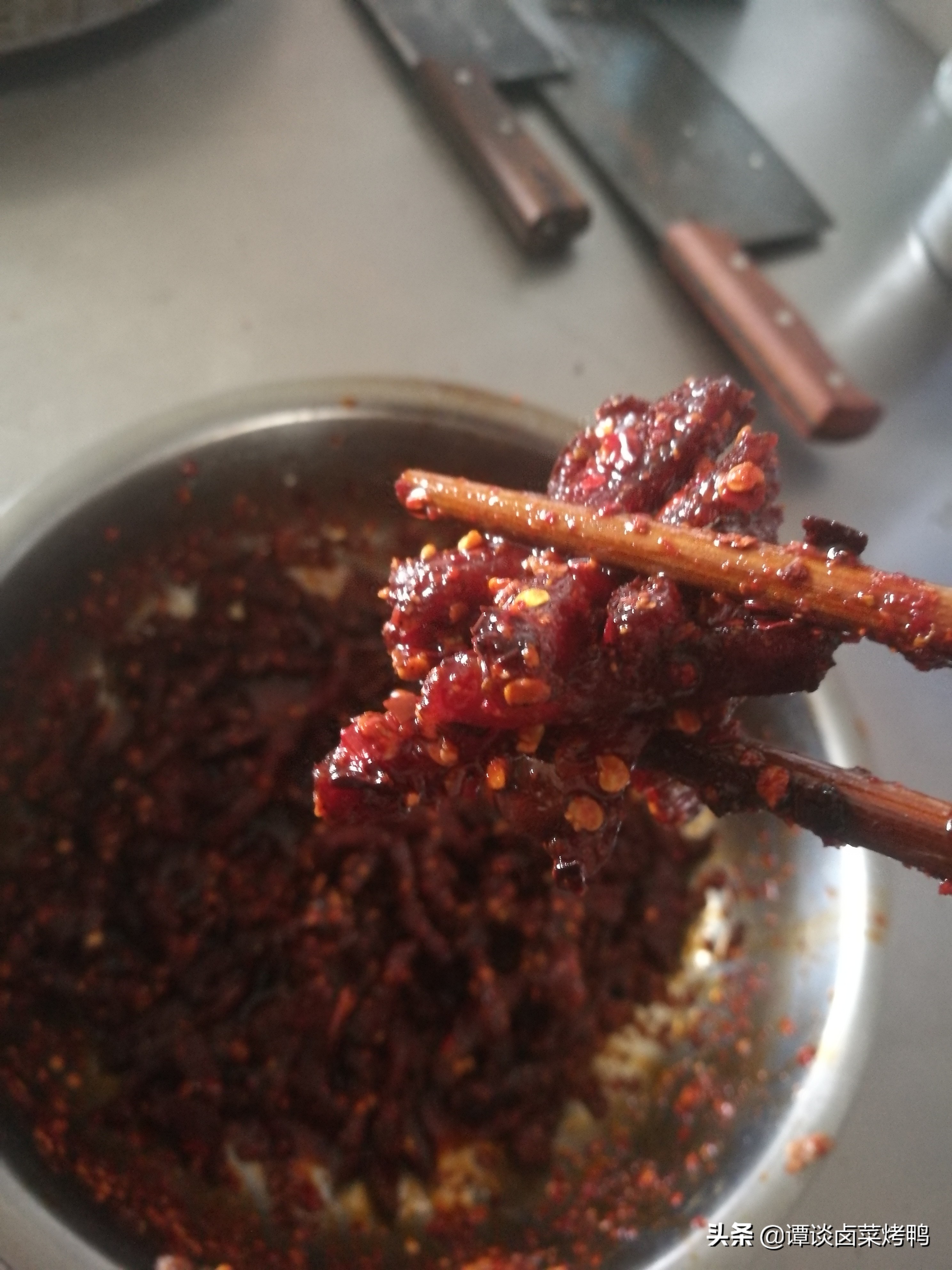 卤肉用什么上色不容易氧化变黑,家庭卤肉为什么拿出来就变黑了