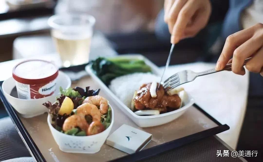 坐飞机有什么免费福利,坐飞机有哪些免费的福利