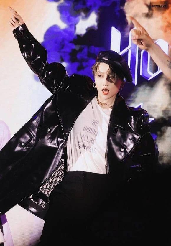 李宇春和刘雨昕私下关系,李宇春刘雨昕穿裙子