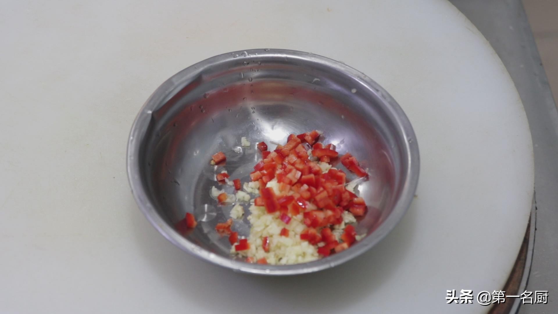 凉拌菜好吃有技巧，掌握调料的比例和方法，在家就能做出饭店味道