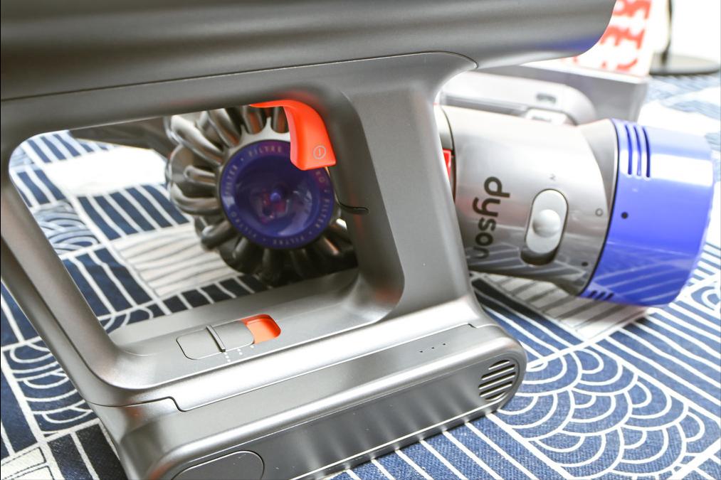 顺造Z11Max吸拖版“主动断发”吸尘器值得买吗？（附：戴森对比）