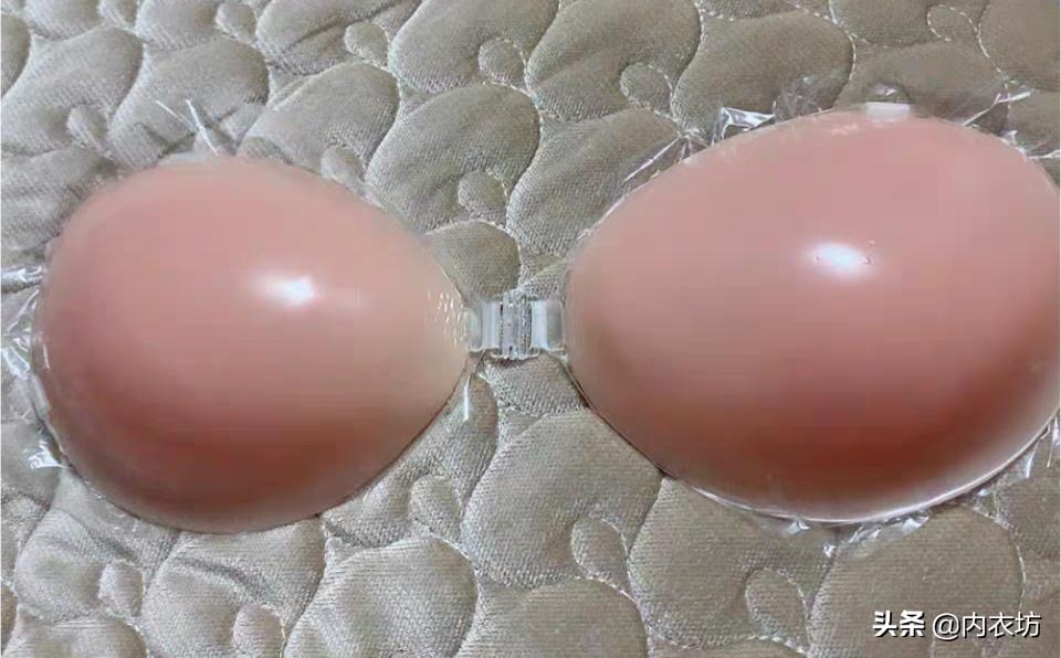 胸贴的隐形肩带只有两条怎么弄,胸贴的透明肩带怎么往上扣