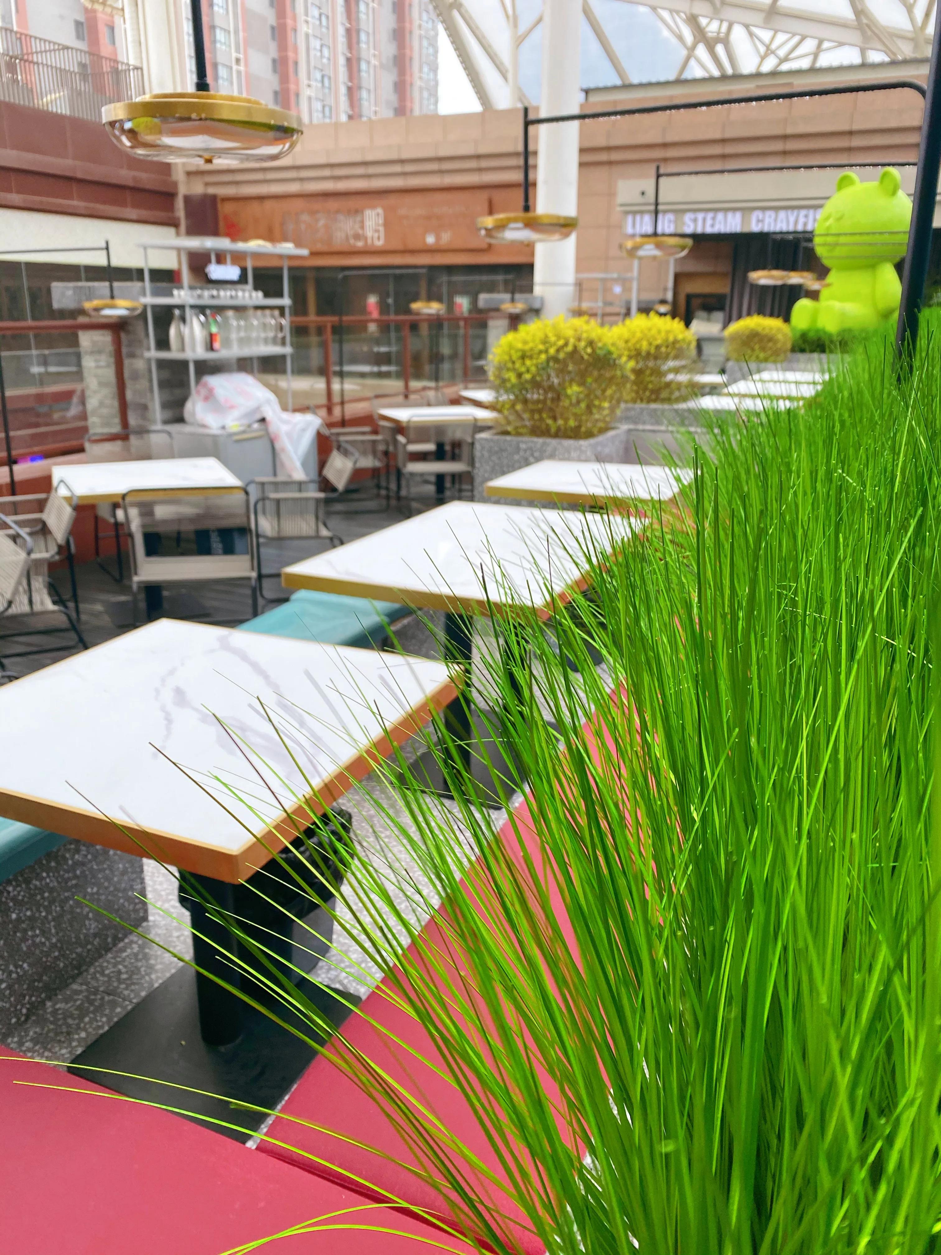 没想到西安这家饭店，把虾做出了各种“花”，排队吃虾人真多