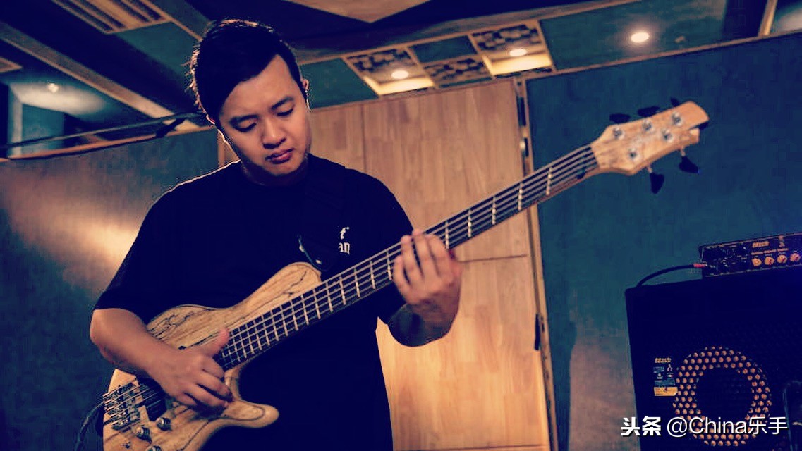中国乐手专栏——崔文正聊贝斯：不同音乐风格，弹对比弹多更重要