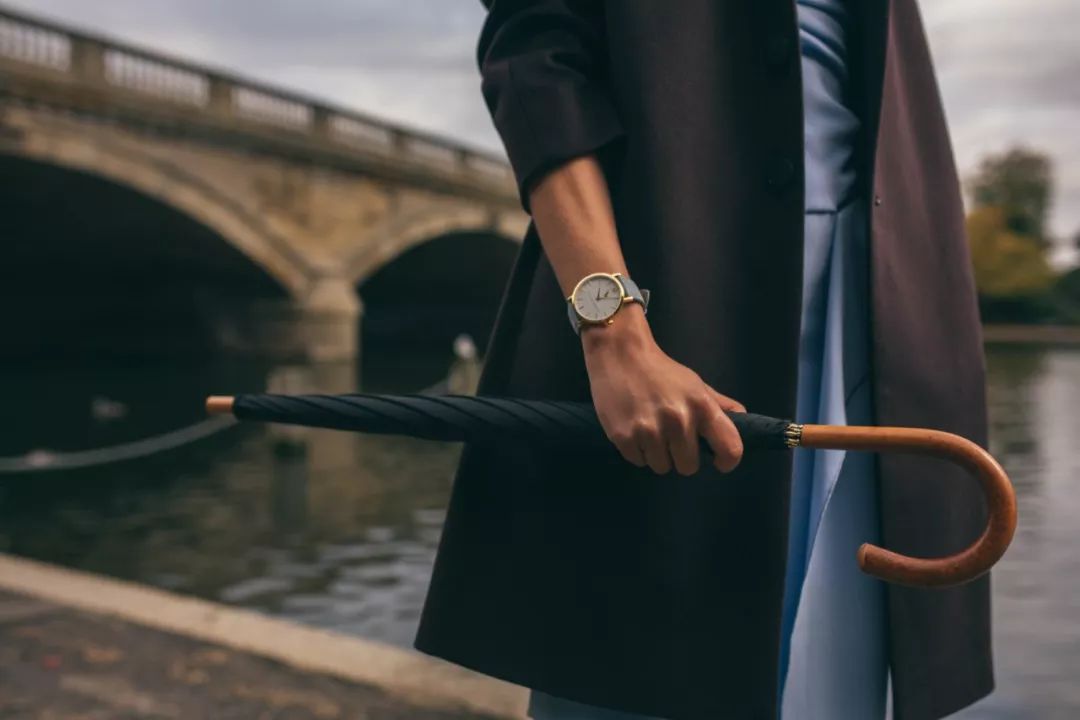 雨天的格调来自于一把正统英伦风雨伞