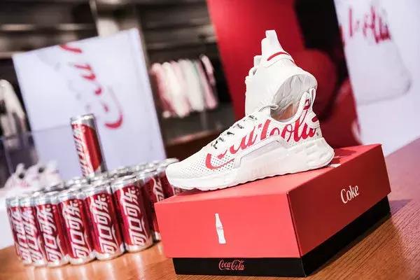 安踏可口可乐联名氢跑,安踏c202xproto一次性跑鞋