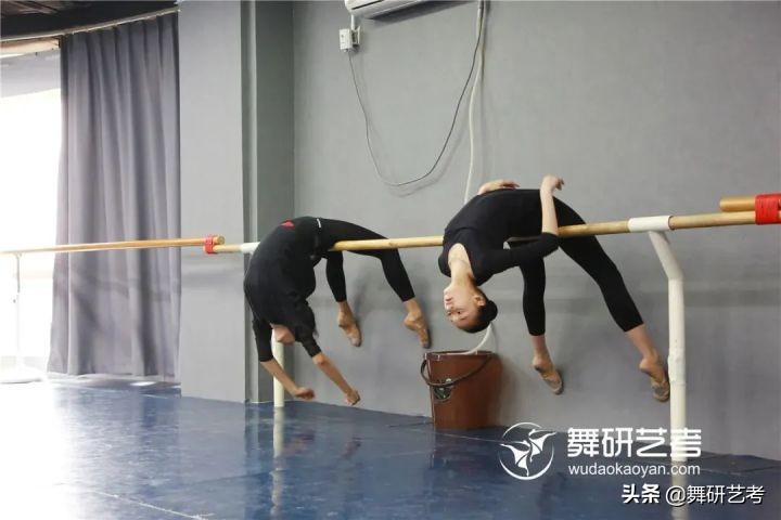 舞蹈生在家怎么练腰的软度,舞蹈生如何练习腰部