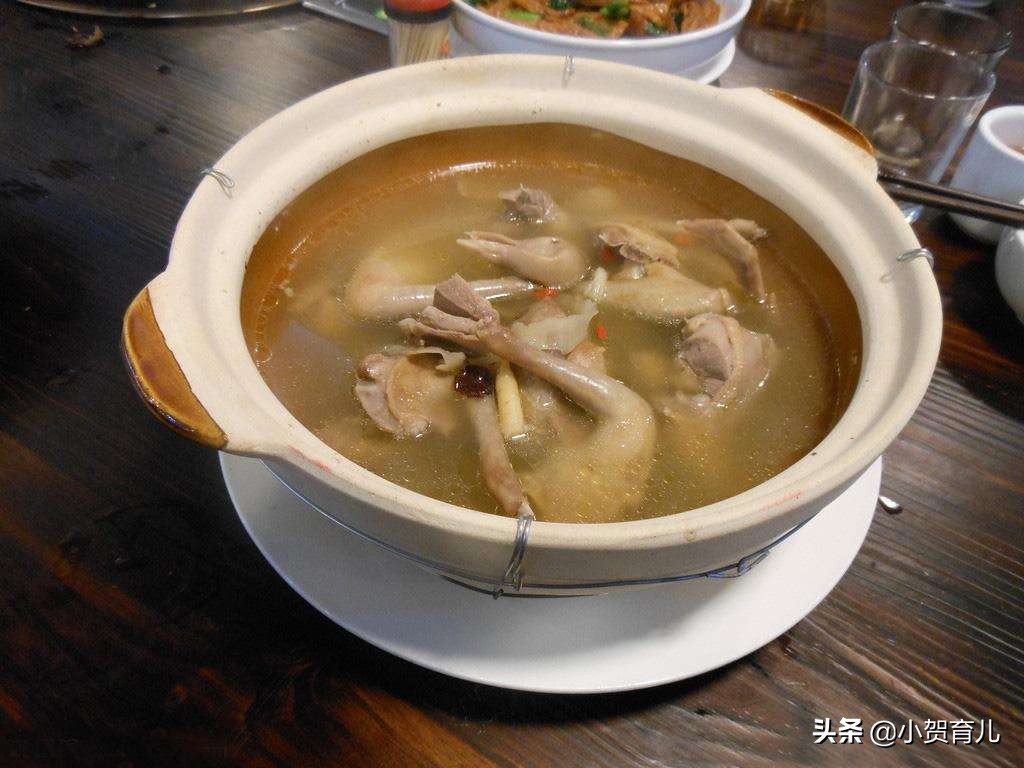 二胎刚出月子婆婆撒手不管,二胎宝妈坐月子婆婆催生三胎