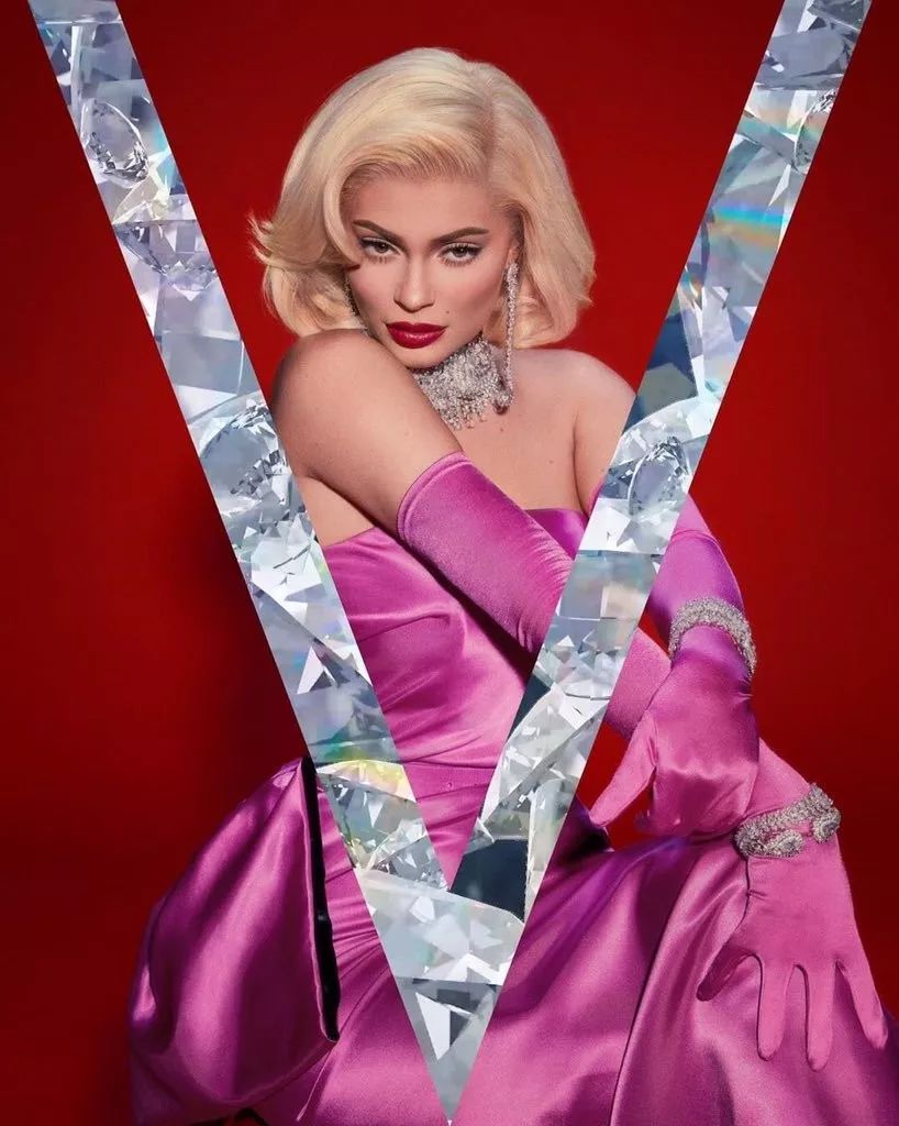 让登上福布斯的Kylie金小妹宠幸的手机壳是？