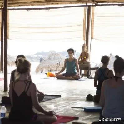 怎样做眼部瑜伽去眼袋下眼皮皱纹,改善眼部肌肉松弛的面部瑜伽