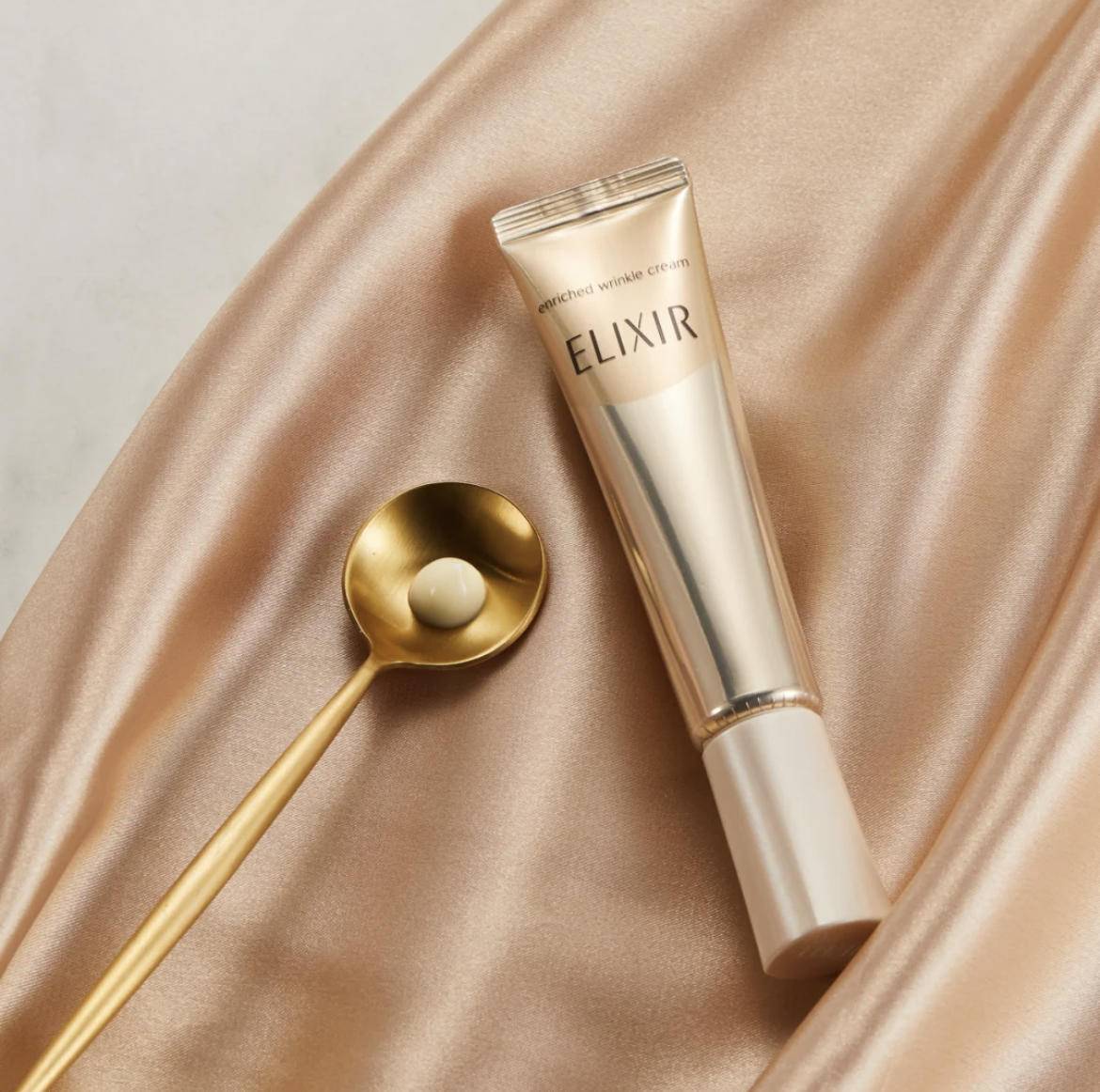 48岁贾静雯状态惊艳美貌依旧,贾静雯如何保持自己的颜值和身材