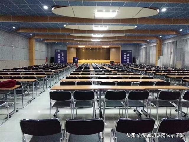 全靠8根钢柱支撑的玻璃栈道你敢挑战吗？保定狼牙山泽疆公寓酒店