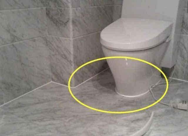 马桶底座玻璃胶好弄掉吗,马桶底座发黄是玻璃胶不好吗