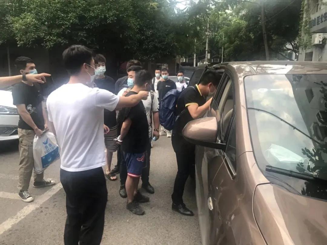 90后小伙卖假鞋7000多万怎么判刑,95后小伙卖假鞋