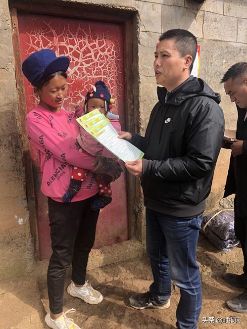 四川绵阳特警保驾护航,四川绵阳民警救灾