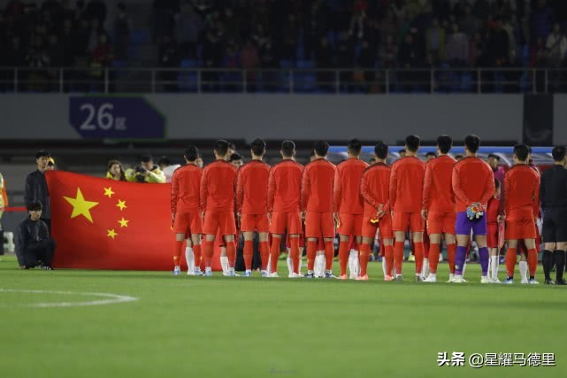 比国足更糙？国奥球员2次神级停球失误看呆球迷，网友：正常水平