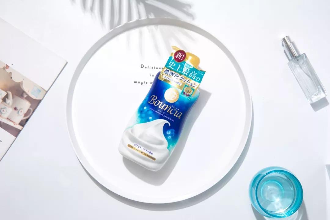 日本COW“泡泡机”沐浴液，起泡绵密好比“鲜奶油”！自带体香！