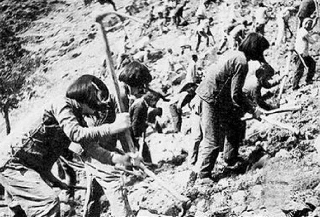 老红军嫌官小，扒开衣服让毛主席看伤疤，毛主席：我不识数