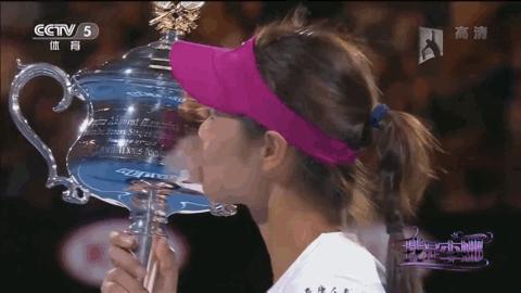 从负债到成为亿万女老板,从负债累累到东山再起女孩