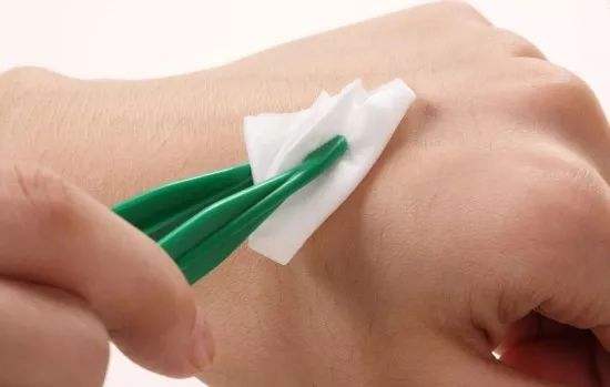 身上有长疤的人,身上有疤痕的人怎么样