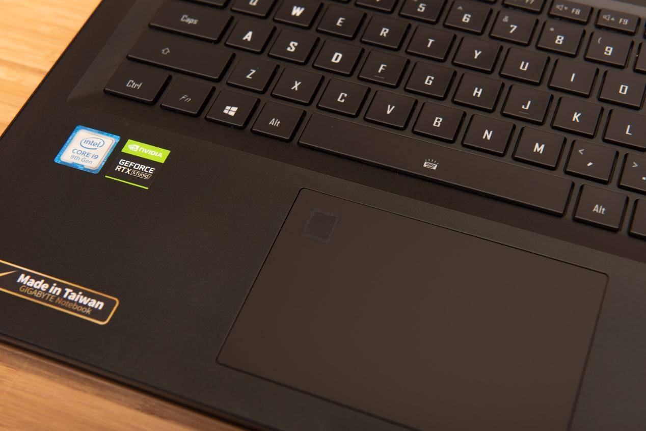 技嘉aero17深度评测,全新技嘉笔记本aero17