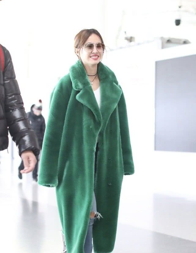 杨超越时尚服装仙气,杨超越可爱风穿搭