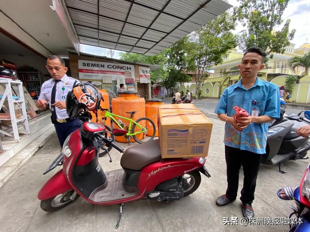 我不是“罩”王？从游客到“百万口罩采购员”，他的故事比电影精彩