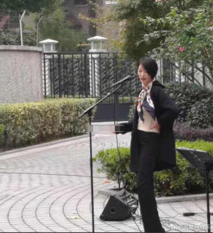 李亚鹏女友身份水落石出,不是百亿企业家而是这类工作者,祝福!