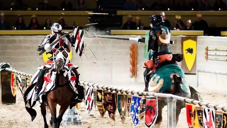 欧洲中世纪骑士比武大赛,中世纪马背长矛对决视频