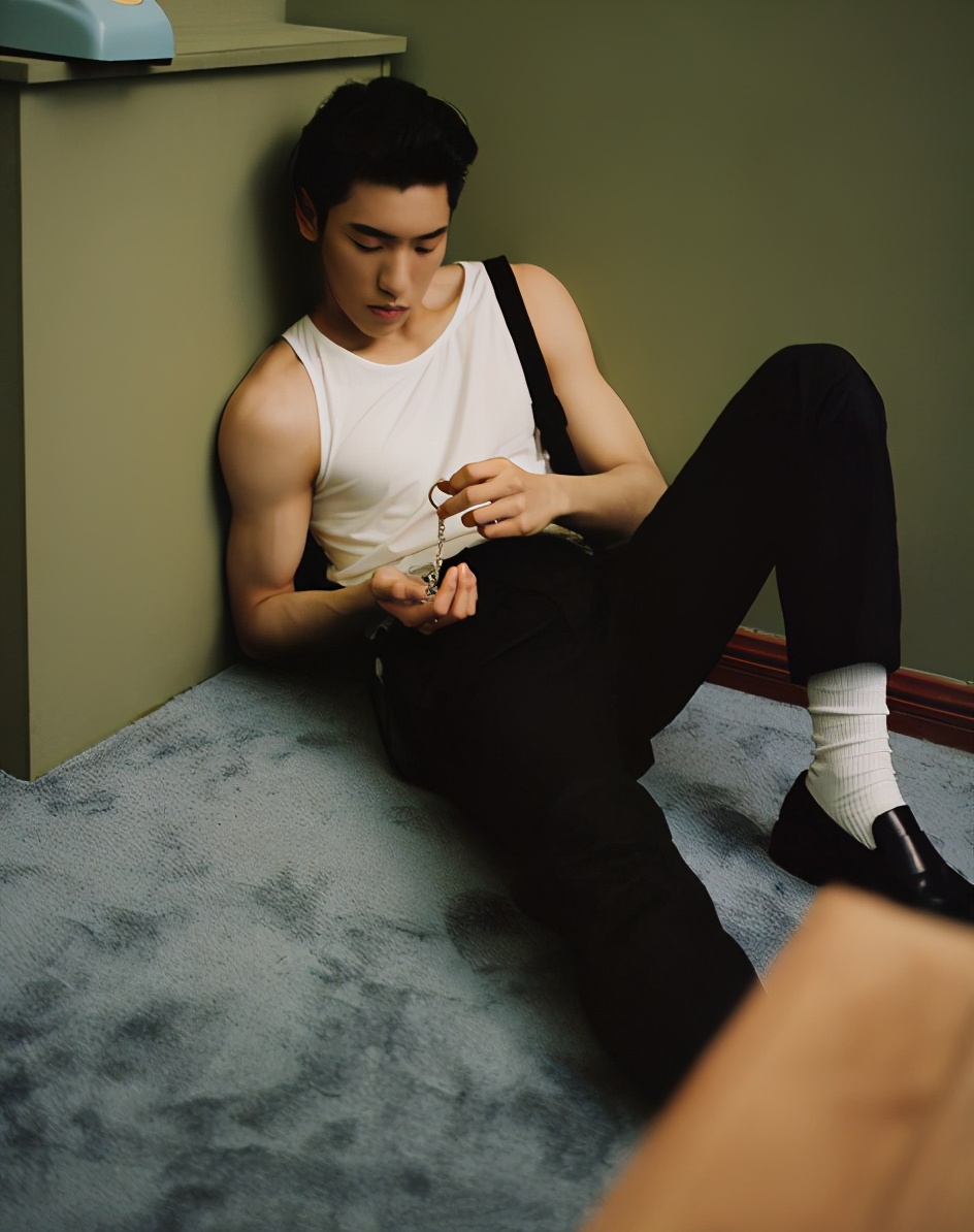 港风风范的港男,港风复古风穿搭男