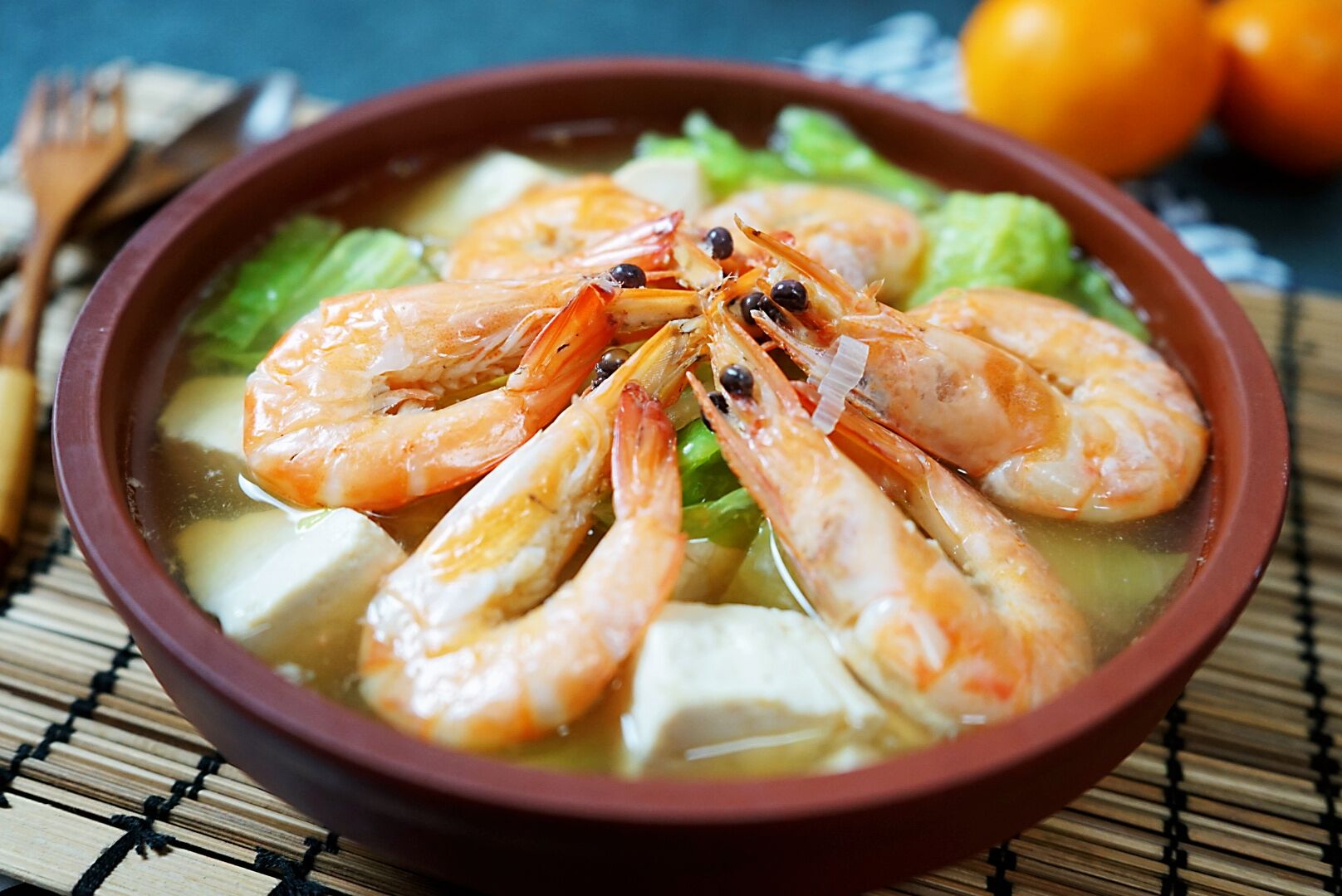 冬季做汤味不鲜，口感寡淡？那是调味汁没用对，这有一招鲜的窍门