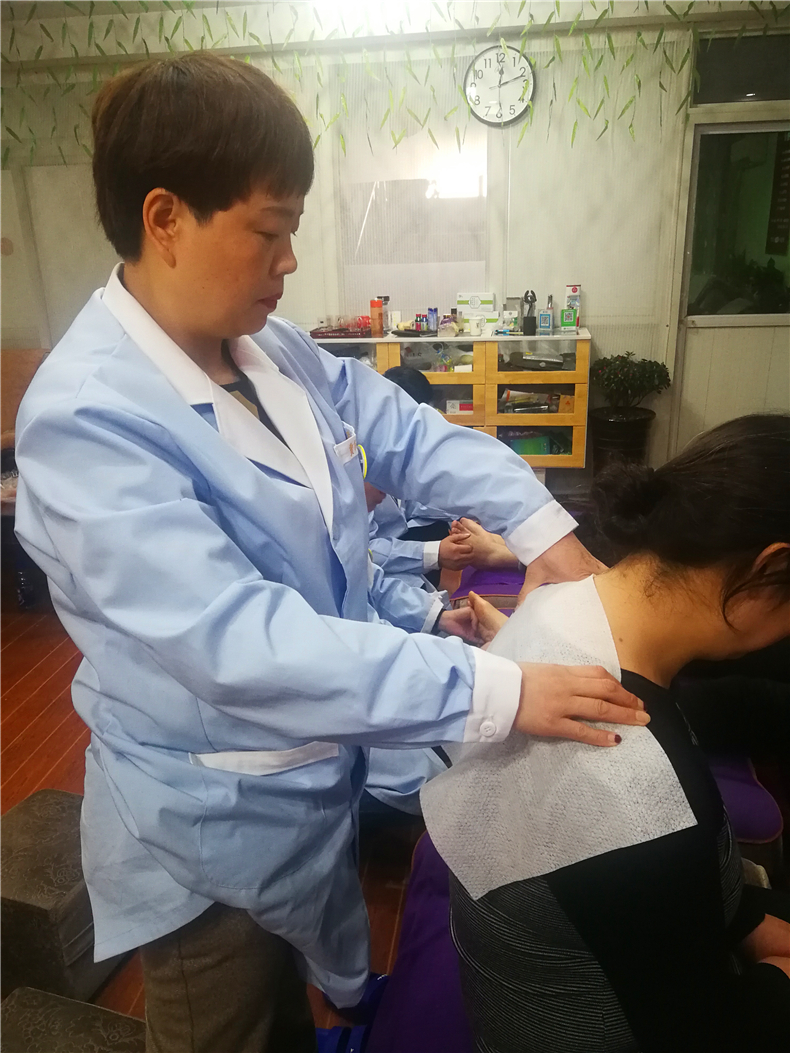 最美修脚师郭丽娟,河南孟津郭丽娟