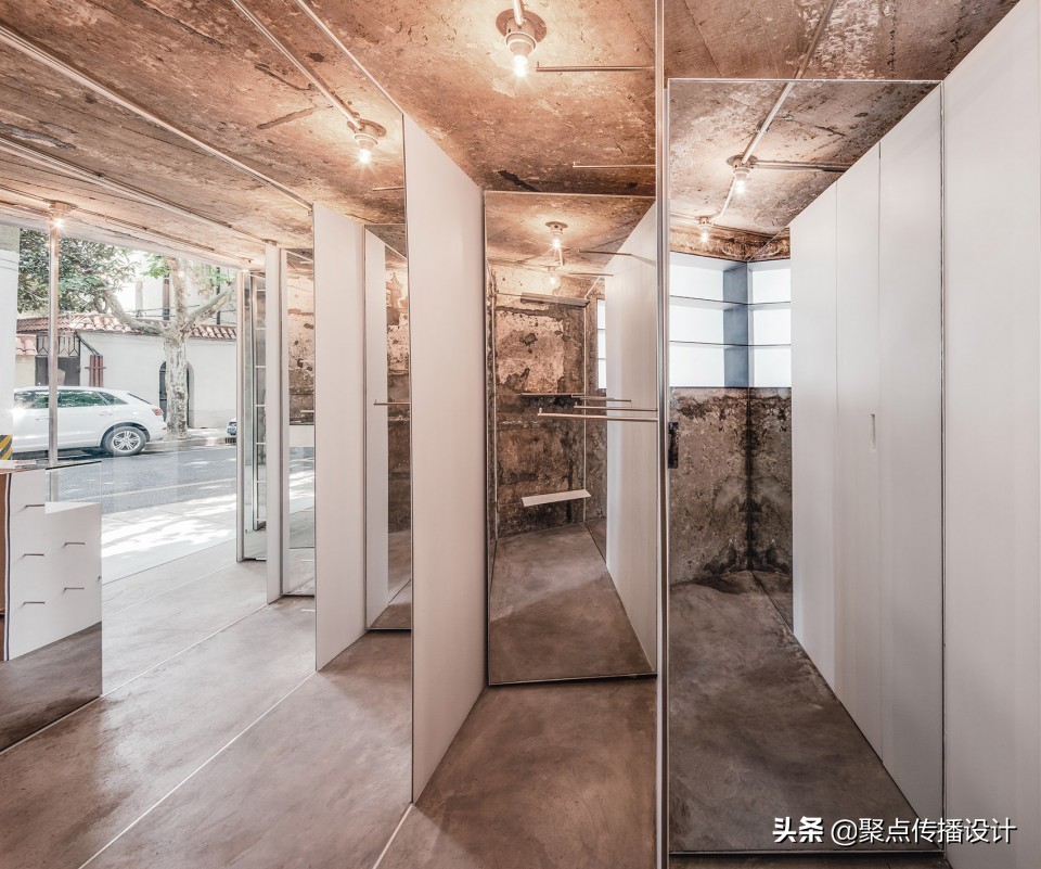 这些店里：有一家是“谢娜”的店猜猜是第几张！