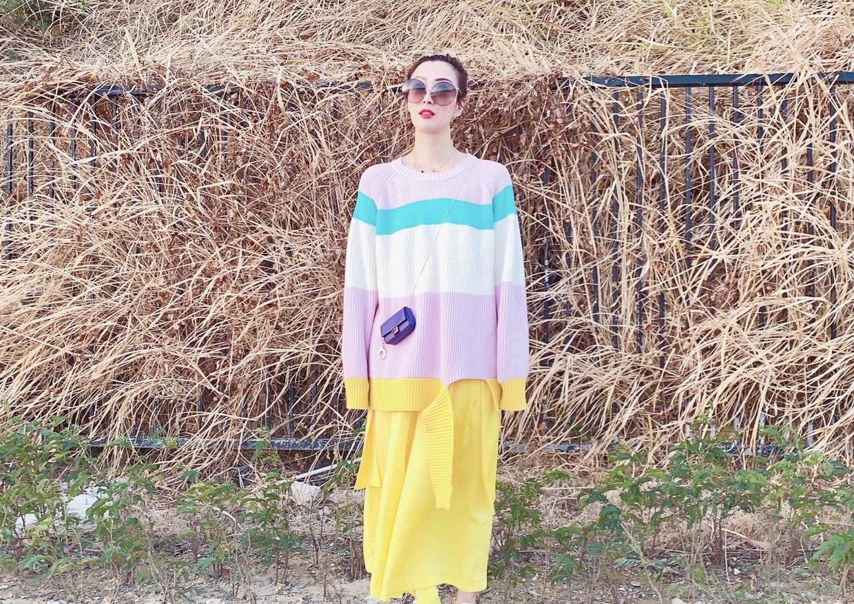 郑秀文减龄背心,郑秀文蓝衬衫搭配