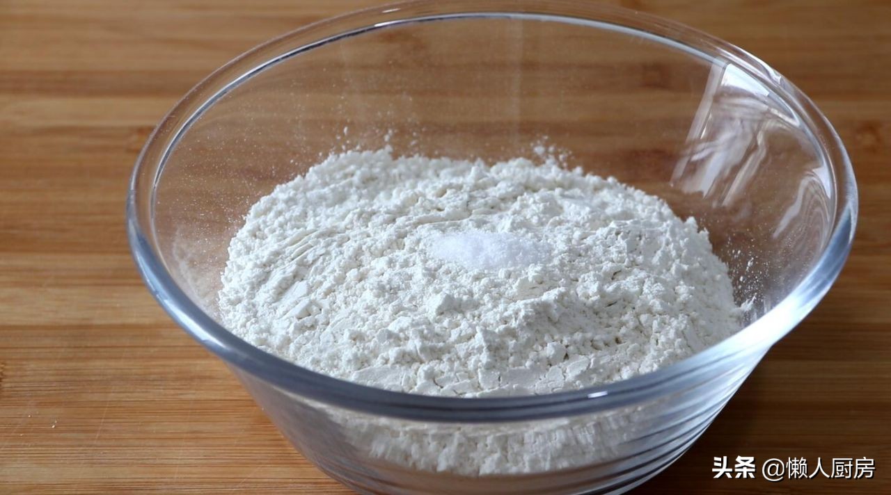 1斤面粉1个鸡蛋教你在家自制拉面,普通面粉拉面的做法全过程
