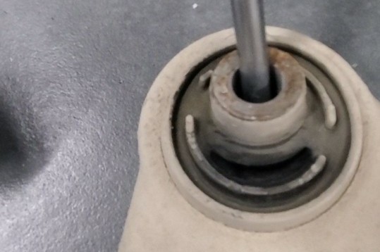 路虎揽胜极光加速左右抖动,路虎极光动力转向性能减弱