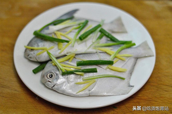 鲳鱼的最佳吃法清蒸鲳鱼,清蒸鲳鱼用最简单的方法做出来