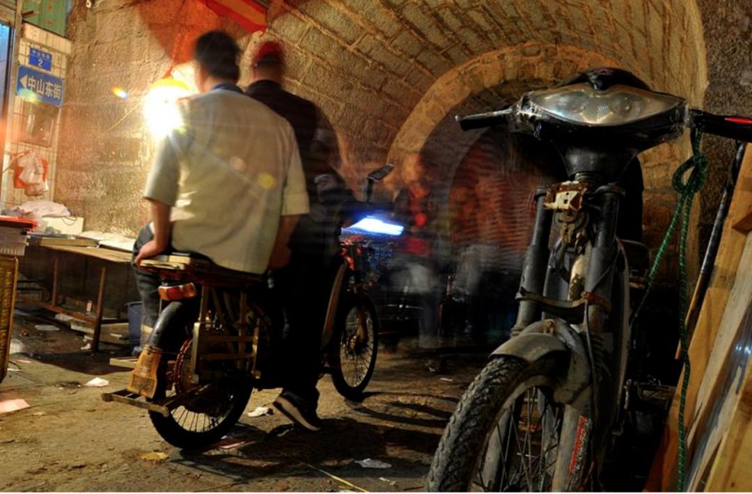 深圳花了17个月，“赶走了”居住在千年古城里的30000人