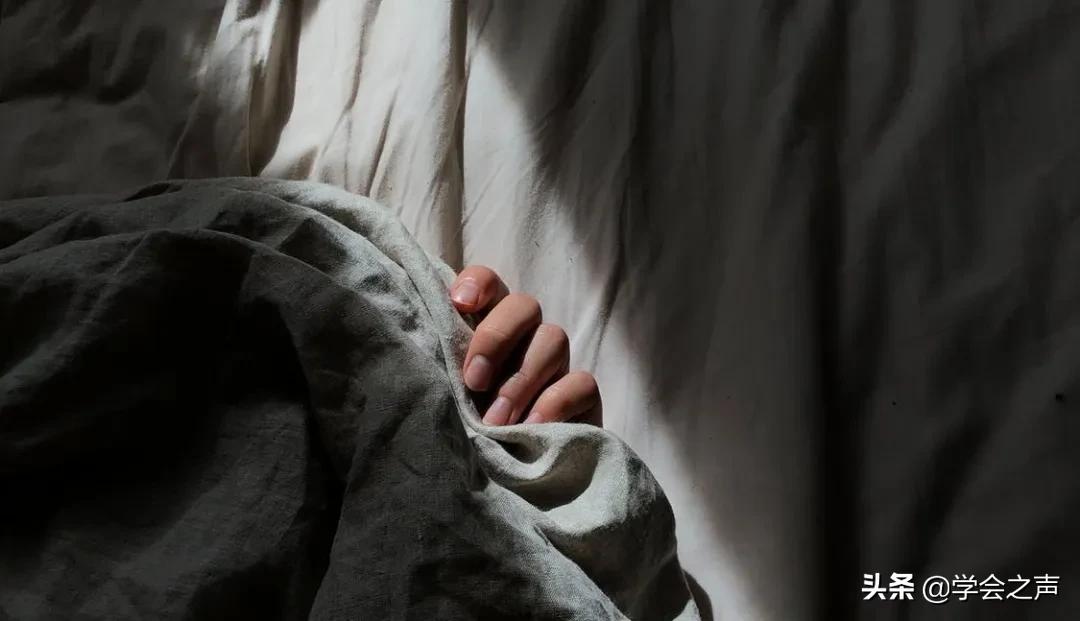 中老年人睡到半夜老醒怎么办,入睡难容易醒到底哪里出了问题