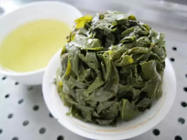 茶清澈好还是油润好,一款茶的好坏