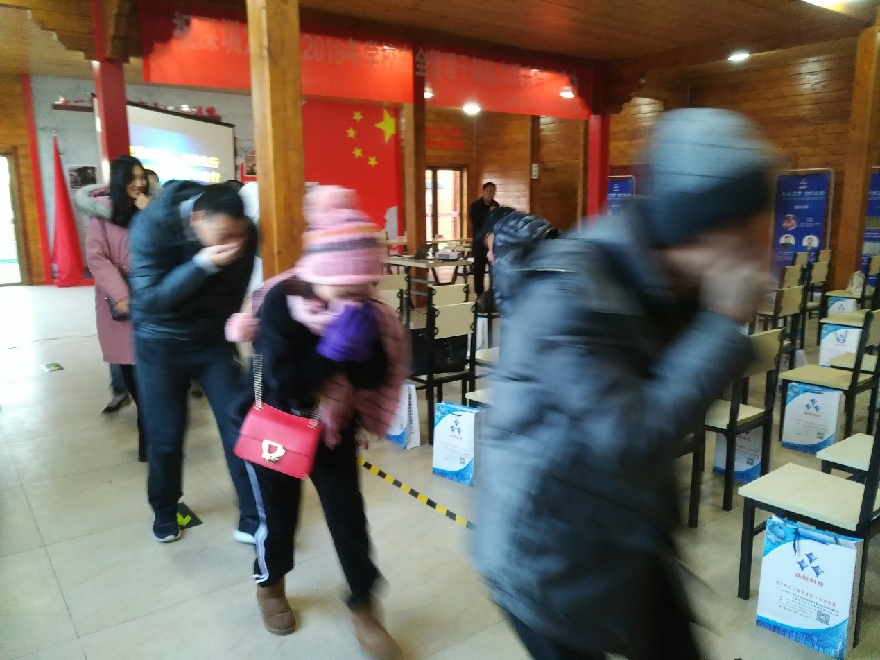 深圳的校长们点赞晶新科技复合型应急疏散逃生演示演练教学