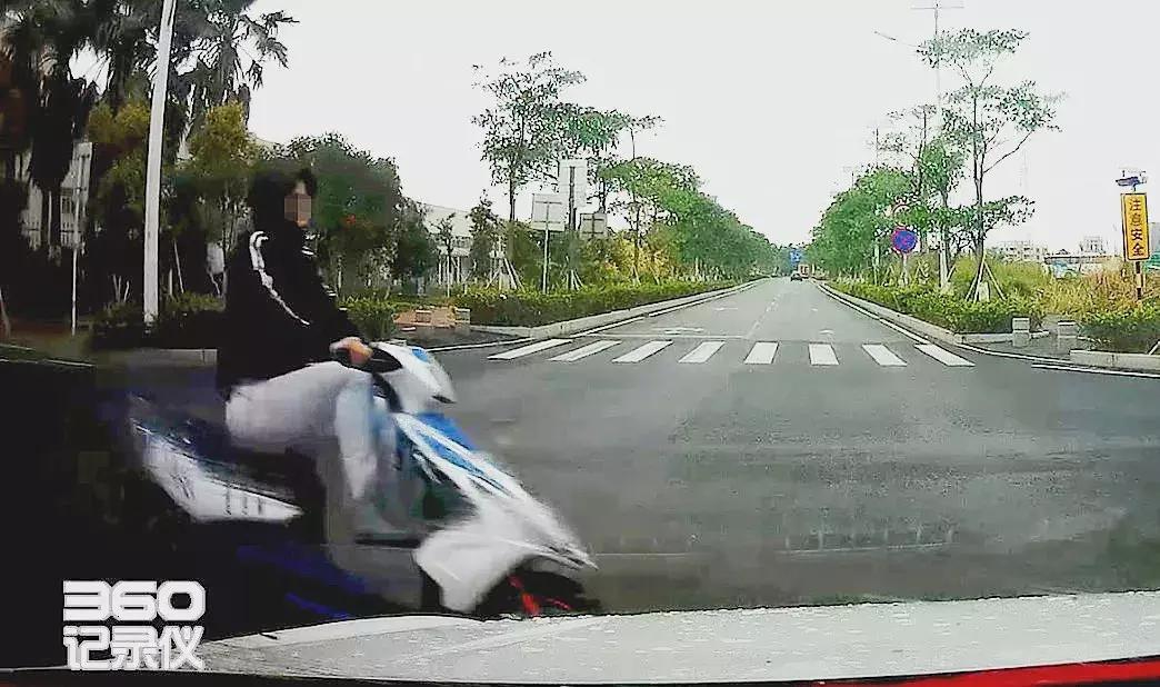 珠海横穿马路被撞飞后续,珠海一男子骑摩托车逆行身亡