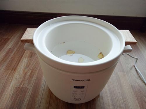 冬天咳嗽煮梨水的正确方法,治咳嗽糖水做法