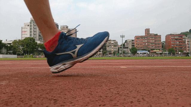 跑鞋避震和支撑推荐,跑鞋缓冲和避震的区别图片