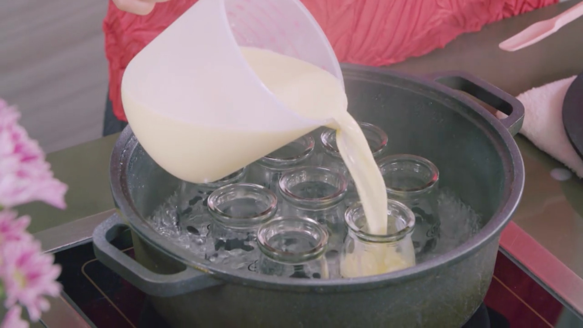 鲜奶炖蛋和双皮奶一样吗,鲜奶加热炖什么