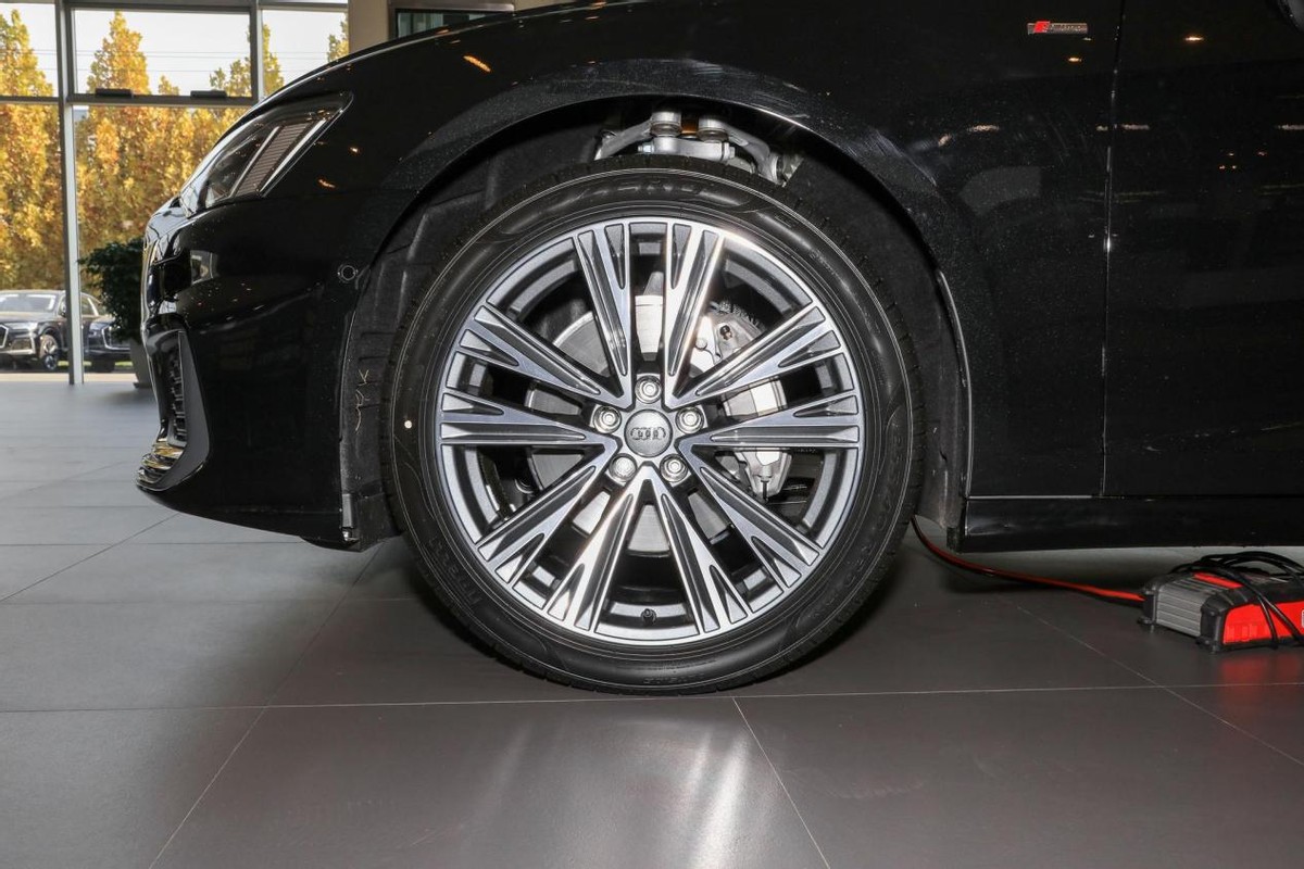 宝马五系奥迪a6l奔驰e级价格对比,2020款a6l推荐配置