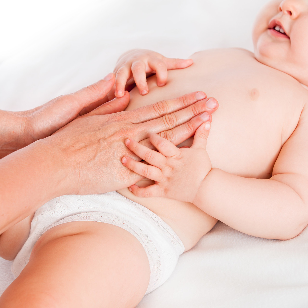 宝宝睡觉哼唧大喘气怎么回事,宝宝睡觉哼唧使劲翻白眼正常吗