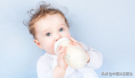 新生儿时期一种比较常见的疾病“鹅口疮”，该如何护理