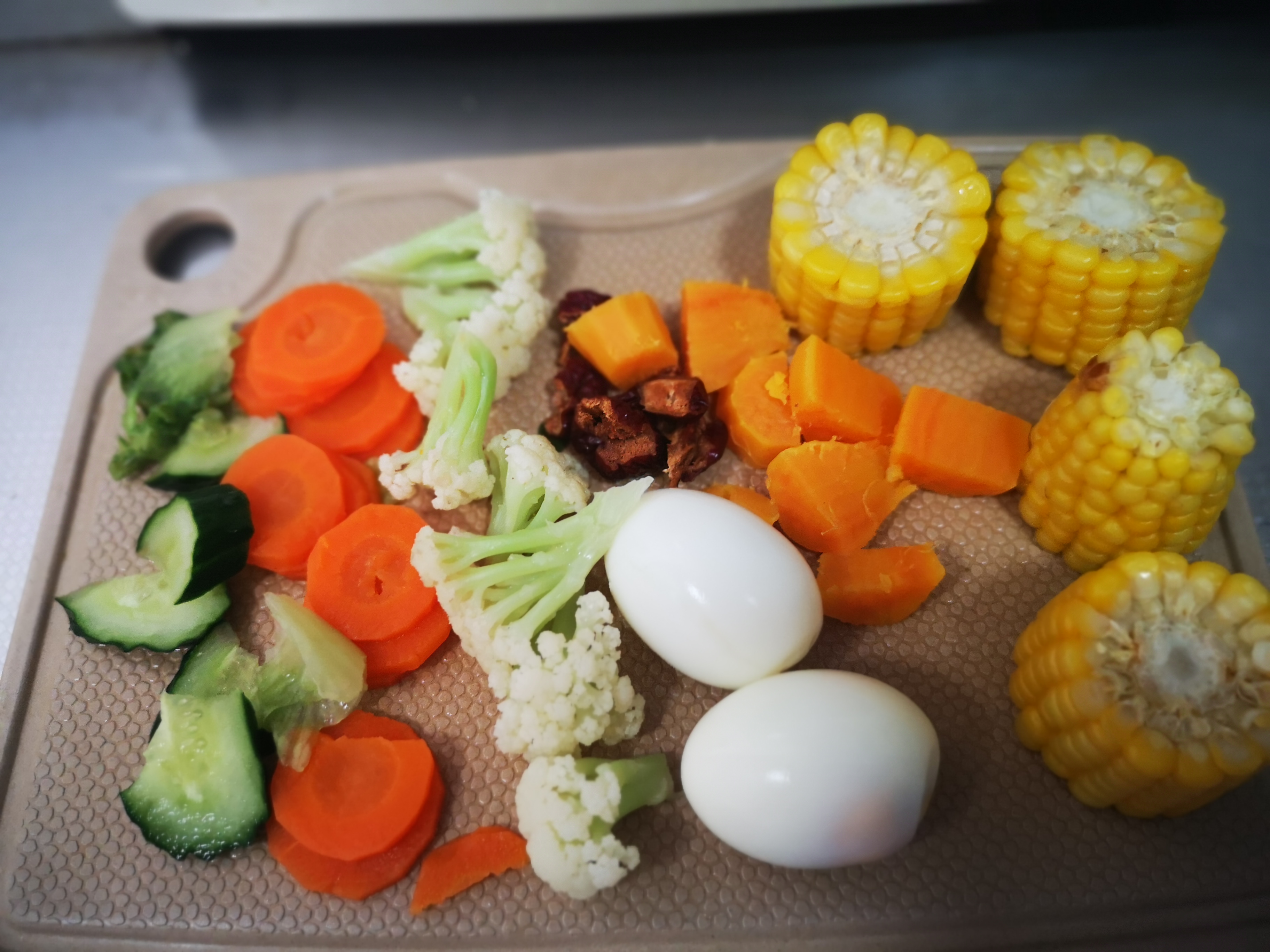 孩子不爱吃饭总是追着喂怎么办,两岁孩子吃饭追着喂怎么办