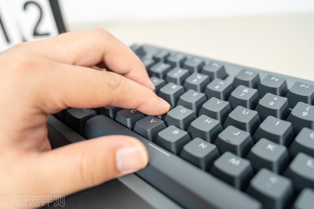 做工细腻手感超好,曜越g821多模电竞机械键盘